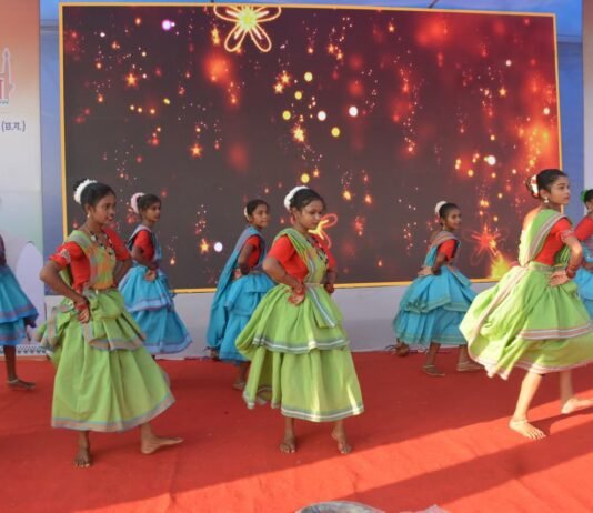 मोहला:राज्योत्सव समारोह के दूसरे दिन बिखरी सांस्कृतिक छटा स्थानीय कलाकारों एवं स्कूली बच्चों ने दी शानदार प्रस्तुति…