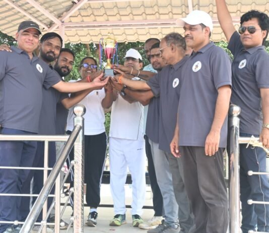 मोहला:रजत जयंती वर्ष पर जिला प्रशासन और प्रेस इलेवन के बीच सद्भावना क्रिकेट मैच का आयोजन…