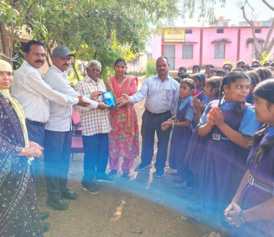 राजनांदगांव: ग्राम पंचायत किरगी की सरपंच डीकेश्वरी राणा ने स्कूली बच्चों के साथ मनाया जन्मदिन चॉकलेट बिस्किट बाँटकर साझा की खुशियाँ…