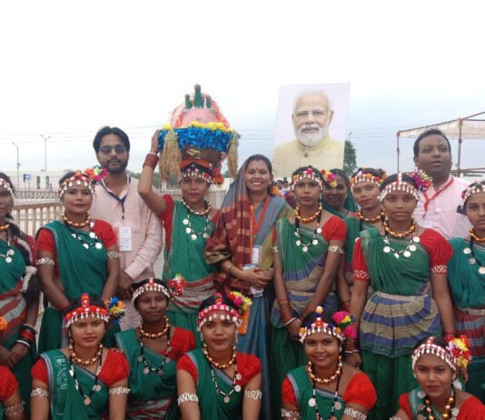 राजनांदगांव:छत्तीसगढ़ स्थापना दिवस पर प्रधानमंत्री मोदी के कार्यक्रम में शामिल हुईं पूर्व जिला पंचायत अध्यक्ष गीता घासी साहू…