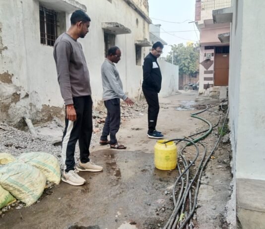 राजनांदगांव: कंचनबाग टंकी पूरा भरने तथा वाल्व खोलने पश्चात सप्लाई क्षेत्र में घुमकर पाईप लाईन की जॉच करने वालमेन को दिए निर्देश…