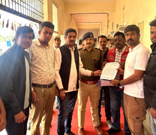 राजनांदगांव: अभिमन्यु उदय मिश्रा सहित कांग्रेसियों ने पुलिस अधीक्षक के नाम सौंपा ज्ञापन…