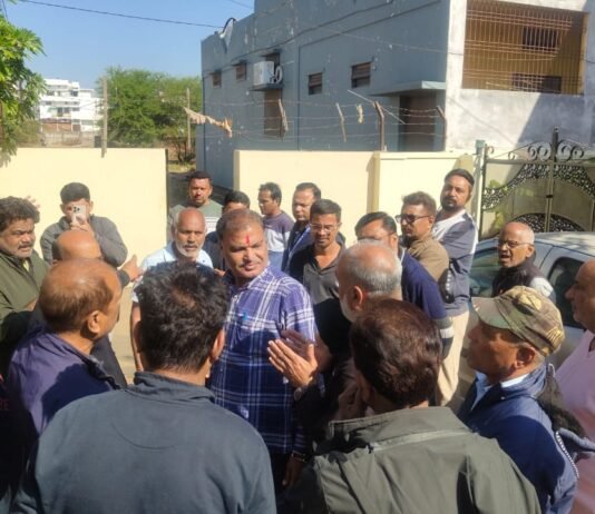 राजनांदगांव: महापौर मधुसूदन यादव रिद्धी सिद्धी कालोनी पहुॅच कालोनी वासियों से हुये रूबरू…