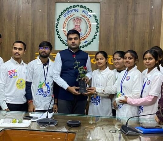 राजनांदगांव: कलेक्टर से युवोदय स्वयं सेवियों ने की सौजन्य भेंट…