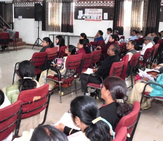 राजनांदगांव: बच्चों के परीक्षा परिणाम को बेहतर करने के लिए सभी शिक्षक समर्पण एवं निष्ठा से करें कार्य…