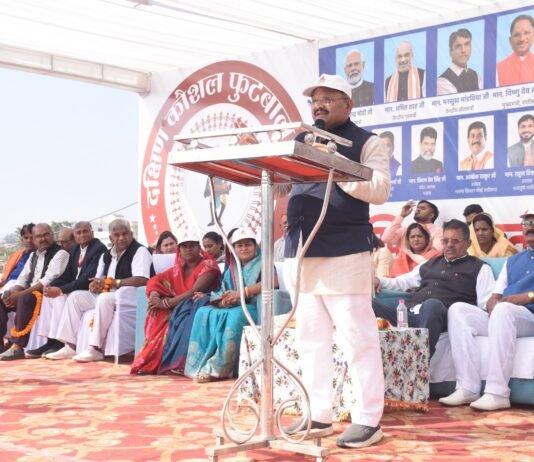 राजनांदगांव: सांसद संतोष पाण्डेय ने सांसद खेल महोत्सव के अंतर्गत अखिल भारतीय फुटबाल प्रतियोगिता का किया शुभारंभ…