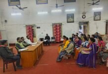 राजनांदगांव: आयुक्त ने ली एस.एल.आर.एम. सेंटर प्रभारियों की बैठक…