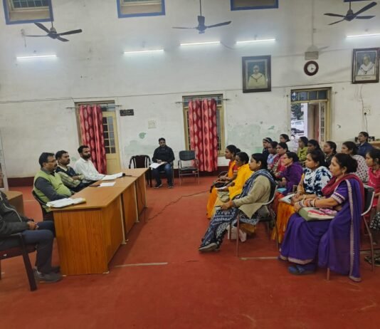 राजनांदगांव: आयुक्त ने ली एस.एल.आर.एम. सेंटर प्रभारियों की बैठक…