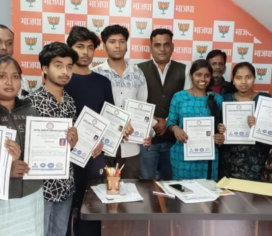 राजनांदगांव: पार्षद की पहल पर मिल रही तकनीकी शिक्षा, आधुनिकता से जुड़ रहे विद्यार्थी…