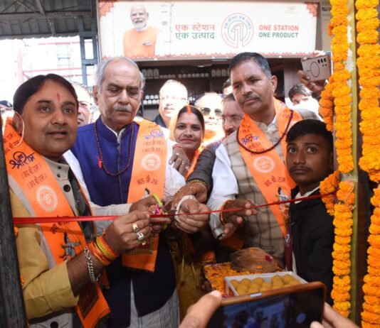 राजनांदगांव: अयोध्या धाम के लिए 665 तीर्थ यात्रियों की विशेष ट्रेन रवाना, नीलू शर्मा ने दिखाई हरी झंडी…