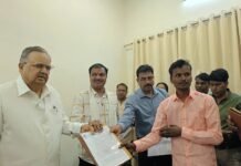 राजनांदगांव : विधानसभा अध्यक्ष ने राजनांदगांव नगर निगम के 6 आश्रितों को अनुकंपा नियुक्ति एवं 01 आंगनबांडी कार्यकर्ता व 02 सहायिका का नियुक्ति आदेश सौंपा…