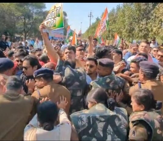 राजनांदगांव: नेशनल हेराल्ड मामले में ईडी की एफआईआर खारिज होने के बाद कांग्रेस का जोरदार प्रदर्शन, उमड़ा जनसैलाब, 258 कार्यकर्ता गिरफ्तार…