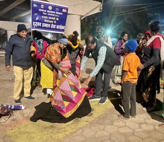 राजनांदगांव: बेघर लोगों को ठंड व शीत लहर से बचाने महापौर ने बाटे कम्बल…