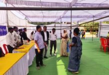 वार्डवासियों की समस्या का समाधान बताने आज ठा. प्यारेलाल स्कूल एवं गांधी सभागृह में आयोजित समाधान शिविर का आयुक्त ने किया निरीक्षण…