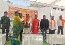 राजनांदगांव: लखोली स्कूल में आयोजित समाधान शिविर में वार्डवासी पहुॅचे आवेदन देने…