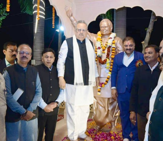 विधानसभा अध्यक्ष ने अटल परिसर राजनांदगांव में भारत रत्न अटल बिहारी वाजपेयी की जयंती सुशासन दिवस कार्यक्रम में हुए शामिल…