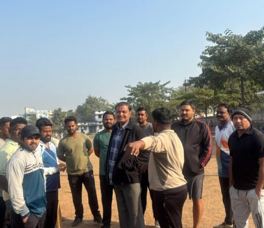 राजनांदगांव: महापौर मधुसूदन यादव लखोली स्कूल मैदान में खिलाडियो से की मुलाकात…