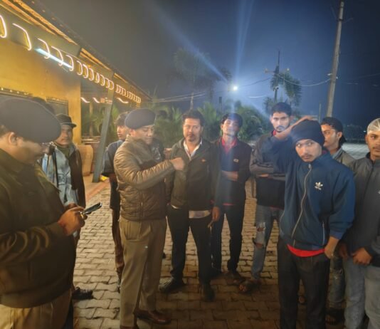 राजनांदगांव: सोमनी क्षेत्र में पुलिस की रात्रिकालीन दबिश 25 ढाबों की जांच शराब परोसने व सार्वजनिक स्थान पर सेवन करने वालों पर की कार्रवाई…