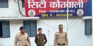 рд░рд╛рдЬрдирд╛рдВрджрдЧрд╛рдВрд╡ : рд╕реНрдХреВрдЯреА рдореЗрдВ рдЖрдЧ рд▓рдЧрд╛рдХрд░ рдЪрд╛рдХреВрдмрд╛рдЬреА рдХрд░рдиреЗ рд╡рд╛рд▓рд╛ рдЖрд░реЛрдкреА рдЪрдВрдж рдорд┐рдирдЯреЛрдВ рдореЗрдВ рдкреБрд▓рд┐рд╕ рдХреА рдЧрд┐рд░рдлреНрдд рдореЗрдВтАж