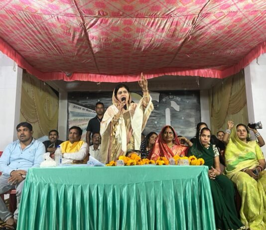 डोंगरगढ़: डोंगरगढ़ विधायक हर्षिता स्वामी बघेल ने पदूमतरा में गुरु घासीदास जयंती समारोह में की शिरकत दिया मनखे-मनखे एक समान का संदेश…