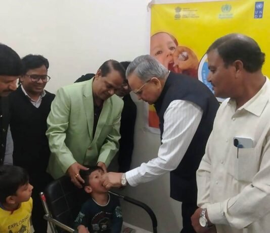 राजनांदगांव: विधानसभा अध्यक्ष डॉ. रमन सिंह ने बच्चों को पोलियो की दवा पिलाकर सघन पल्स पोलियो अभियान का किया शुभारंभ…