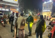 राजनंदगांव: पुलिस अधीक्षक द्वारा रात्रि में (MCP) का निरीक्षण कर ड्यूटी में तैनात अधिकारियों एवं कर्मचारियों को दिए आवश्यक निर्देश…