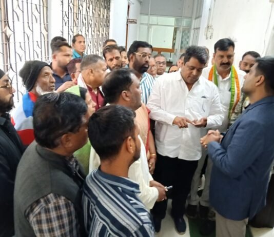 राजनांदगांव: कांग्रेस ने जिला कार्यालय में हल्ला बोला राशन में कटौती को लेकर खाद्य अधिकारी को घेरा…