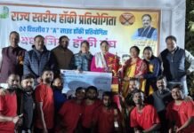 राजनांदगांव: जिला हॉकी संघ राजनांदगांव ने फाइनल में कवर्धा को शूट आउट में 3- 1 से किया पराजित…