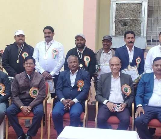 राजनांदगांव: क्षेत्रीय प्रशासनिक भवन में कार्यपालक निदेशक शिरीष सेलट ने फहराया तिरंगा…