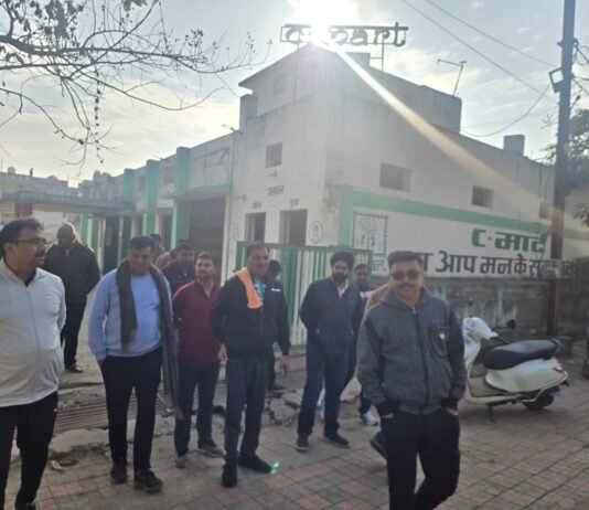 राजनांदगांव: पानी सफाई एवं अन्य समस्या देखने महापौर सुबह निकले वार्डो में वार्डवासियों से किये मुलाकात…