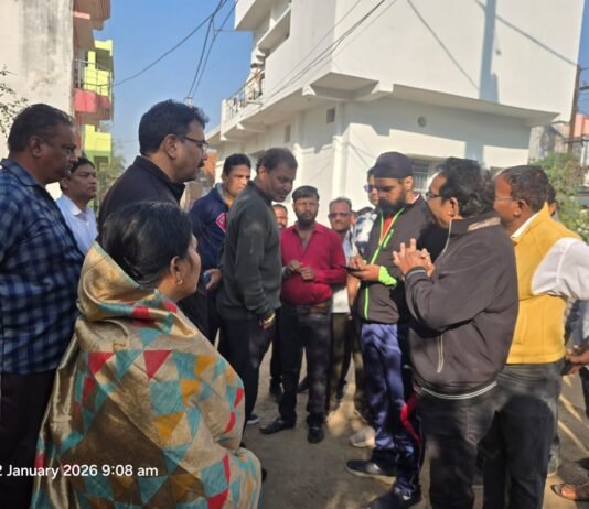 राजनांदगांव: महापौर सुबह आयुक्त, निगम अध्यक्ष एवं निगम पदाधिकारियो के साथ शिक्षक नगर एवं नेहरू नगर में किये पैदल भ्रमण…