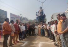 राजनांदगांव: विवेकानंद जी की जयंती पर जनप्रतिनिधियों, निगम पदाधिकारियो, समाजसेवियों ने की पुष्पाजंलि अर्पित…