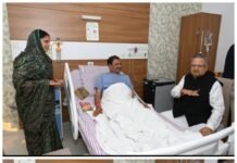 राजनांदगांव: रामकृष्ण अस्पताल पहुंचकर डॉ. रमन सिंह ने महापौर मधुसूदन यादव का जाना हालचाल…