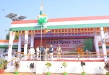 मोहला : 77 वें गणतंत्र दिवस पर सांसद लोकसभा क्षेत्र राजनांदगांव संतोष पाण्डेय ने फहराया तिरंगा…