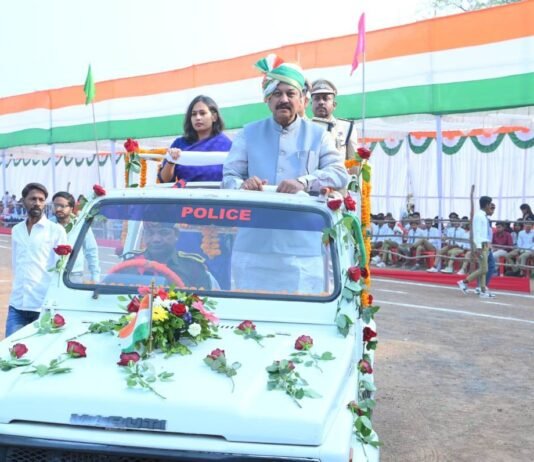 बेमेतरा जिले में सांसद विजय बघेल ने फहराया राष्ट्रीय ध्वज…