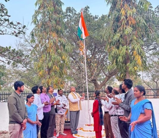 गणतंत्र दिवस पर छत्तीसगढ़ राज्य खाद्य आयोग के अध्यक्ष शर्मा ने किया ध्वजारोहण…