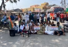 राजनांदगांव: डोंगरगढ़ शहर में महात्मा गांधी पुण्यतिथि पर श्रद्धांजलि, मनरेगा नाम परिवर्तन के विरोध में सांकेतिक चक्काजाम…