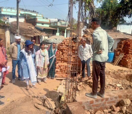 राजनांदगांव: सीईओ जिला पंचायत ने प्रधानमंत्री आवास योजना-ग्रामीण निर्माणाधीन आवासों का किया निरीक्षण…