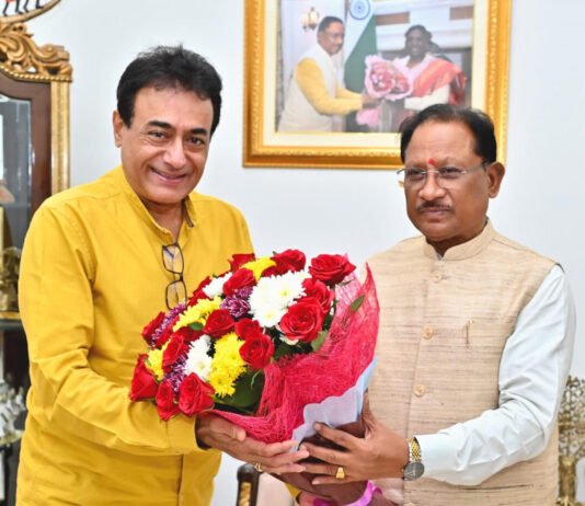 रायपुर : मुख्यमंत्री विष्णुदेव साय से सुप्रसिद्ध अभिनेता नीतिश भारद्वाज ने की सौजन्य मुलाकात…