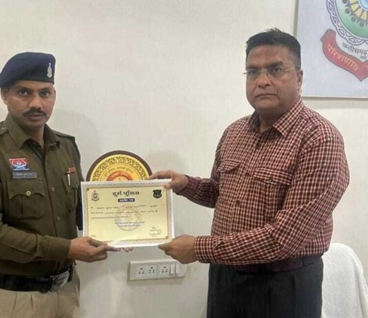 जीवनदान सेवा संस्था दुर्ग के सदस्य आरक्षक विकास कुमार सिंह मानवता की मिसाल, 26 बार रक्तदान पर दुर्ग एसपी द्वारा सम्मानित…