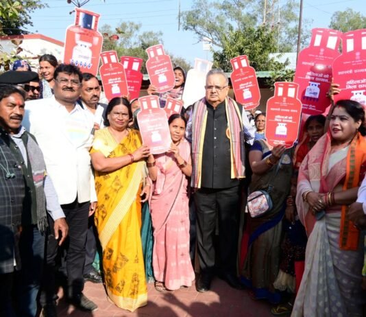 राजनांदगांव : विधानसभा अध्यक्ष डॉ. रमन सिंह छत्तीसगढ़ रजत महोत्सव के अवसर पर आयोजित चावल उत्सव एवं उपभोक्ता जागरूकता कार्यक्रम में हुए शामिल…