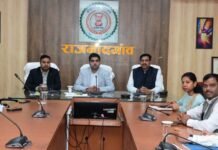 राजनांदगांव: कलेक्टर ने आधार सक्षम बायोमेट्रिक उपस्थिति प्रणाली के संबंध अधिकारियों की ली बैठक…
