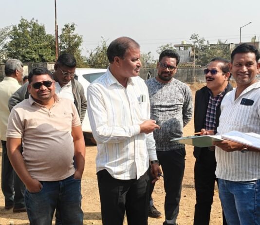 राजनांदगांव: महापौर मधुसूदन यादव मोतीपुर स्कूल मैदान के पास शहरी स्वास्थ्य केन्द्र के लिए स्थल का किया निरीक्षण…