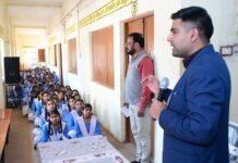 राजनांदगांव: कलेक्टर ने अद्र्धवार्षिक परीक्षा में कम परिणाम वाले स्कूलों का किया दौरा…