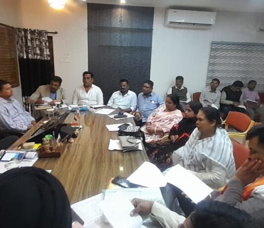 राजनांदगांव: महापौर परिषद की बैठक मेें सामाजिक सुरक्षा पेंशन पाईप लाईन विस्तार डामरीकरण सहित शापिंग काम्पलेक्स निर्माण एवं वार्षिक निविदा आमंत्रण की दी गई स्वीकृति…