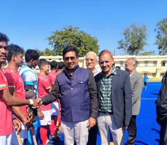 राजनांदगांव: स्व नारायण सिंह स्मृति अखिल भारतीय स्वर्ण कप हॉकी टूर्नामेंट का खिताब एस ए आर कोलकाता ने अपने नाम किया…