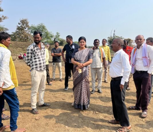 VISION TIMES: मनरेगा बचाओ संग्राम: ग्राम शिवपुरी पहुँचीं विधायक हर्षिता स्वामी बघेल, मजदूरों से की सीधी बातचीत…