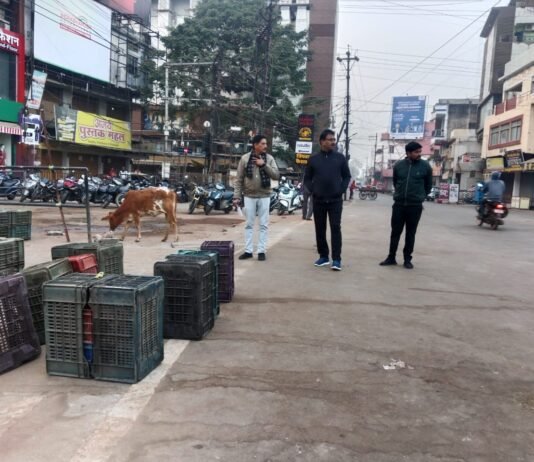 राजनांदगांव: सफाई देखने आयुक्त विश्वकर्मा सुबह पहुॅचे बाजार क्षेत्र…