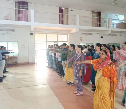 राजनांदगांव: निगम में राष्ट्रपिता महात्मा गांधी एवं वीर शहीदो को दी गयी दो मिनट की मौन श्रद्धांजलि…