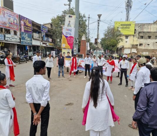 राजनांदगांव: सड़क सुरक्षा माह में नुक्कड़ नाटक के माध्यम से यातायात नियमों के प्रति जागरूकता…